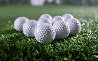 Wie man seinen Golfball optimal pflegt und lagert
