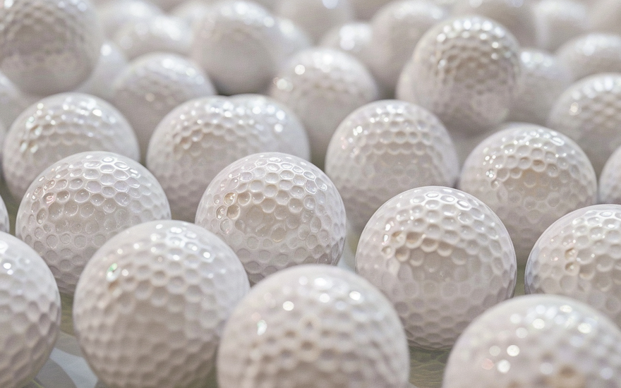 Die entscheidenden Unterschiede zwischen Lakeballs und neuen Golfbällen